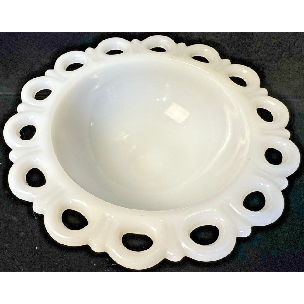 Anchor Hocking Lace Scalloped Edge White Milk Glass Bowl 7" - Mint Condition